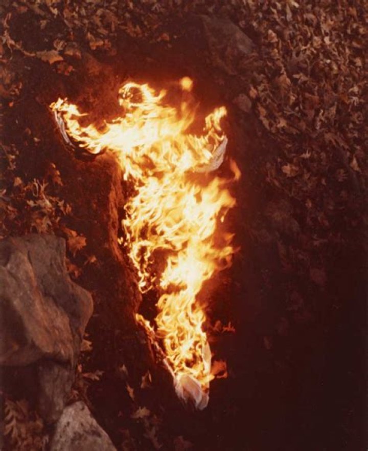 What is Ana Mendieta known for
