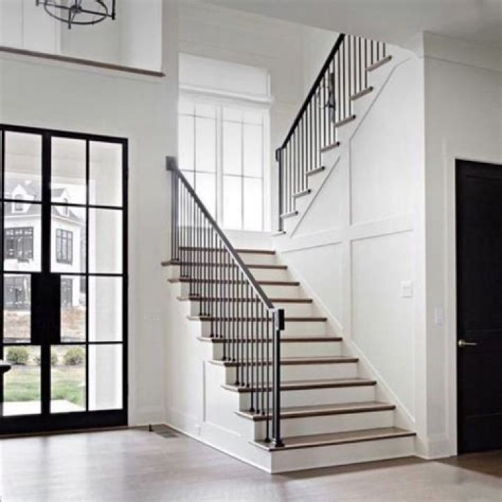 What is half landing staircase