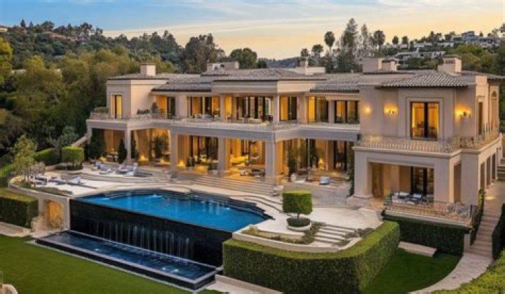 What is Jeff Bezos house worth