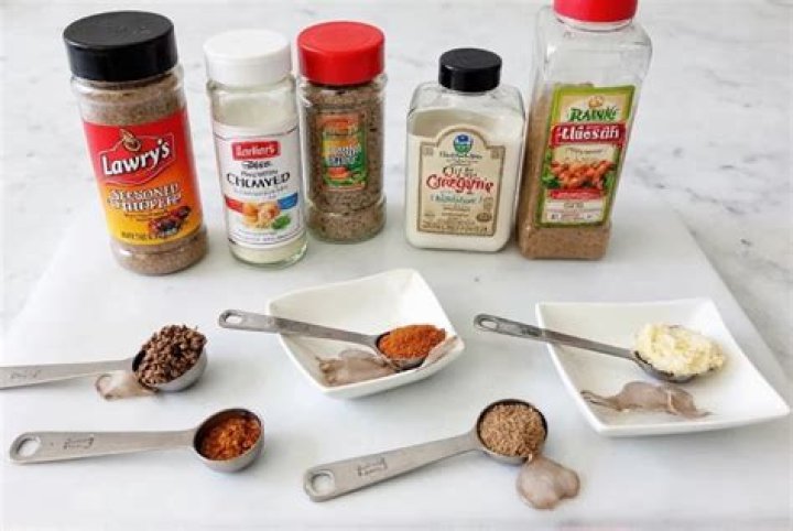 What is Lawrys seasoning made of